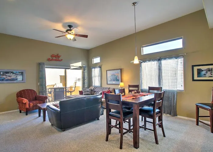 Holiday home Lovely W/ Balcony < 3 Miles To Parks + Golf!
