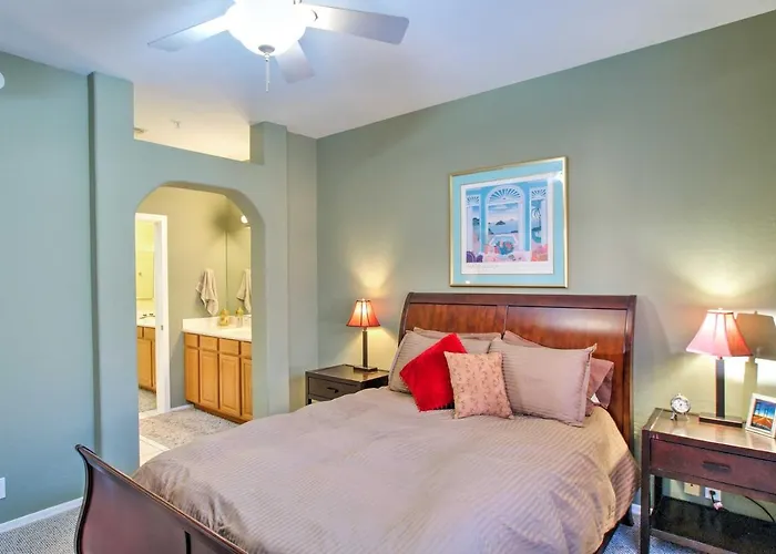 Holiday home Lovely W/ Balcony < 3 Miles To Parks + Golf!