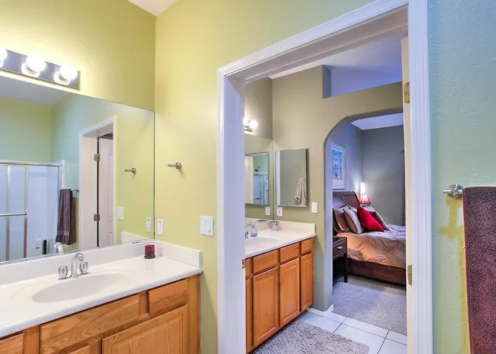 Lovely W/ Balcony < 3 Miles To Parks + Golf! *